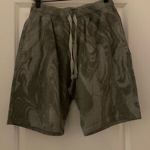 NWT Men’s wings + horns grey vertical dyed shorts.  Drawstring. Medium.